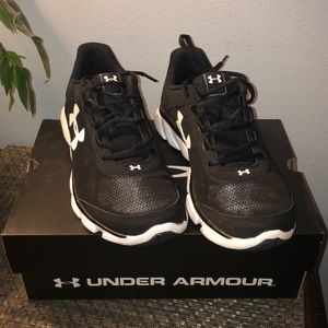Under Armor Runners With Box